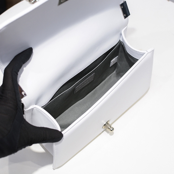 シャネルバッグ着用イメージ